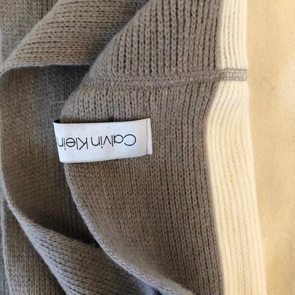 Calvin Klein Grey White Striped Scarf NEW - Picture 5 of 7